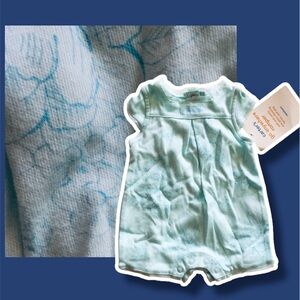 NWT Newborn romper onesie Carter’s newborn size 5-8lb